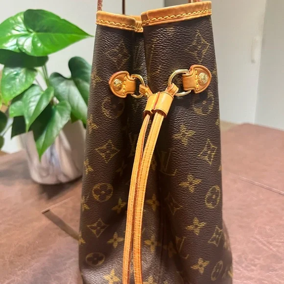 Louis Vuitton Neverfull MM - Picture 17 of 17